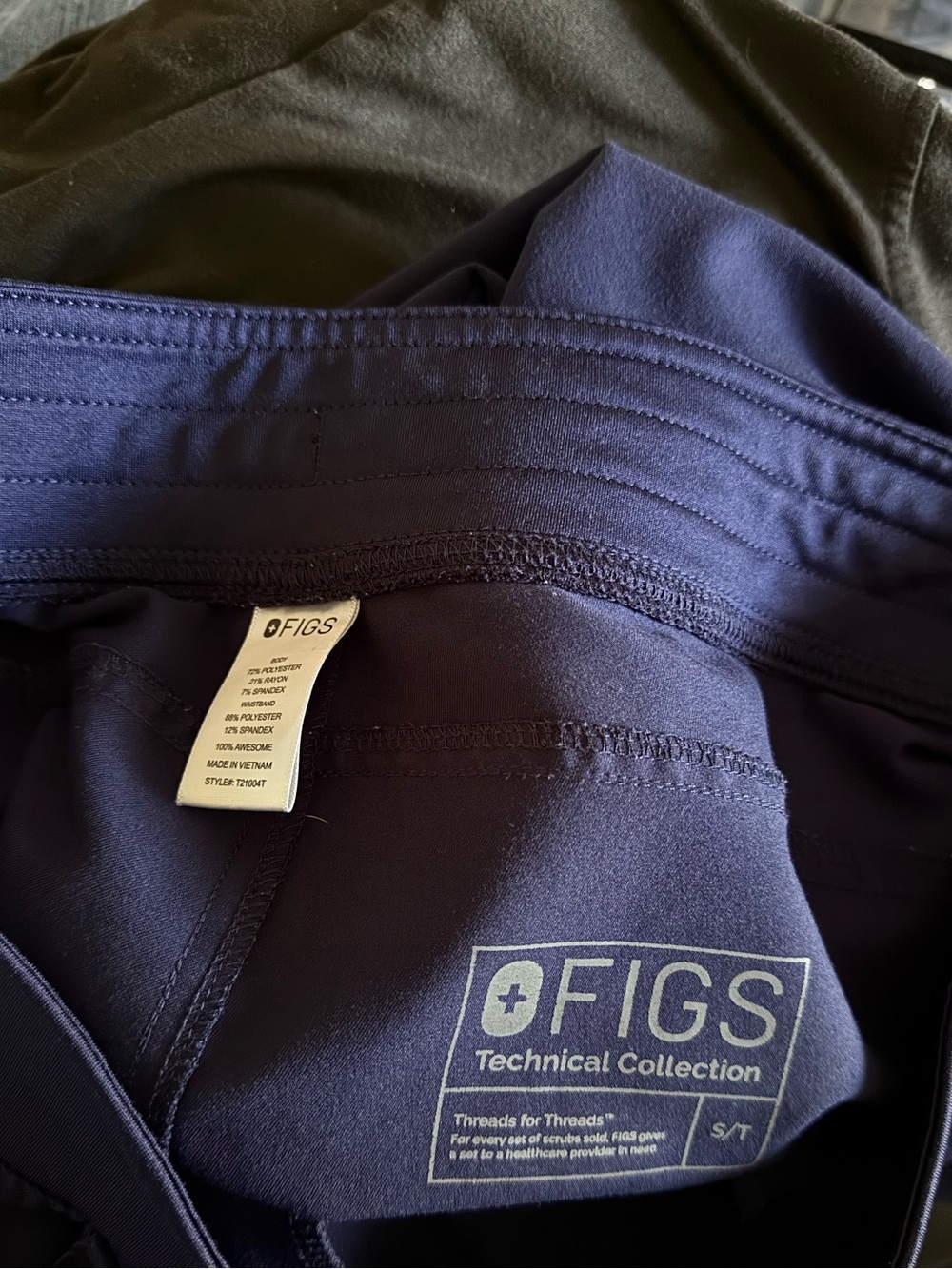 Figs Kade Cargo Scrub Pants - Picture 7 of 8